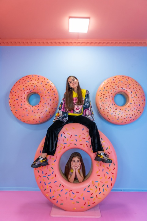 selfie museum donuts