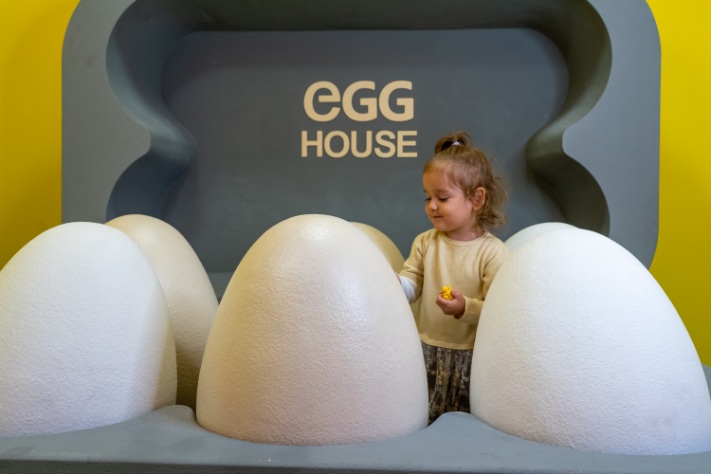 selfie museum romania egg house